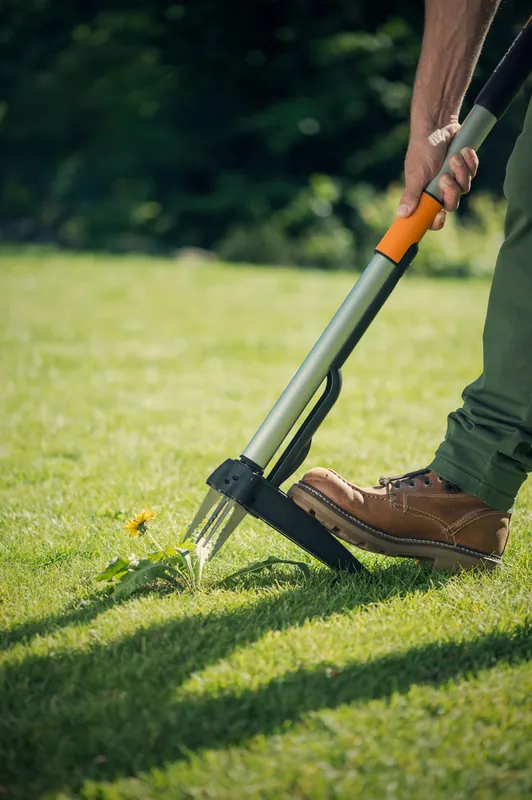 Must-Have Désherbeur télescopique 4 dents Smartfit FISKARS