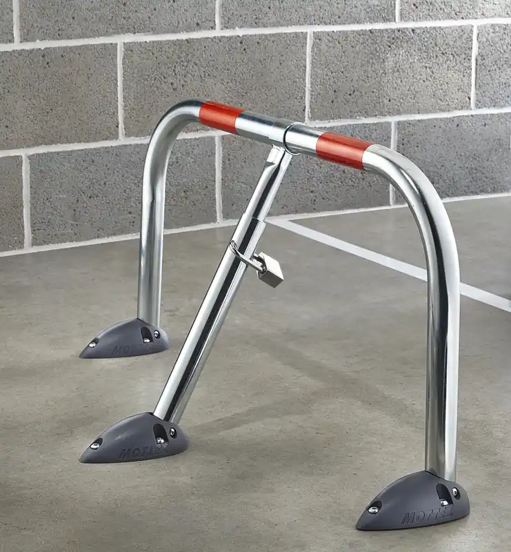 Offre Du Jour Barrière rabattable de parking avec cadenas L 810 x P 380 x H 420 mm MOTTEZ