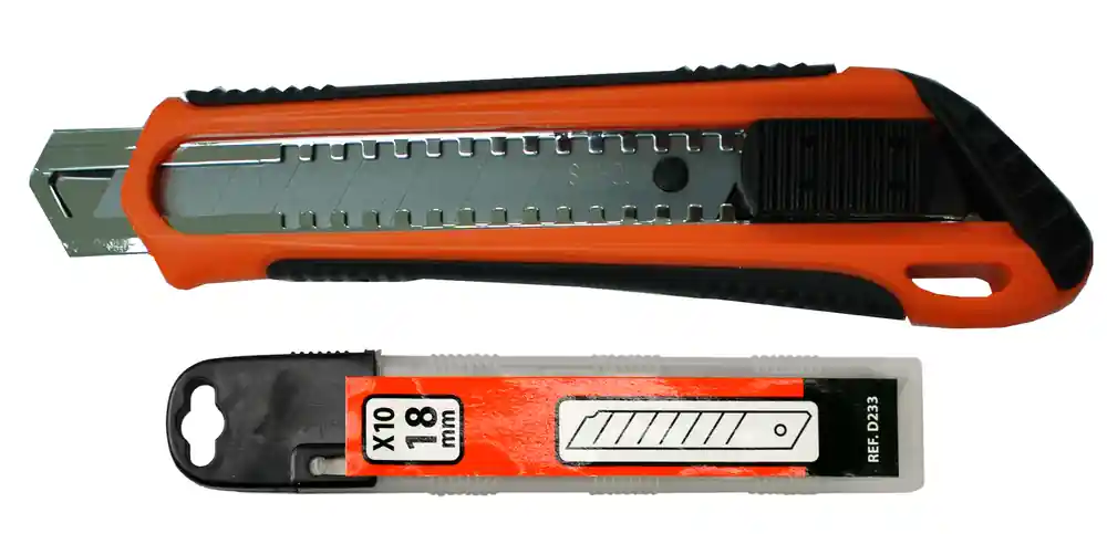 Certifié Cutter 18 mm avec 10 lames FISCHER DAREX