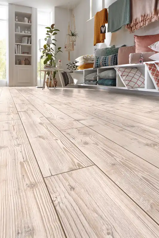 Sol stratifié décor épicéa clair AQ.AMAZONE ép 10 mm x 15,7 x 138 cm AC5 compatible pièce humide 1,30 m² /pqt KRONOTEX Produit De Marque
