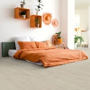 Remise Sol stratifié décor chêne beige AQAMAZONE ép 10 mm 15,7 x 138 cm AC5 compatible pièce humide 1,30 m² /pqt KRONOTEX