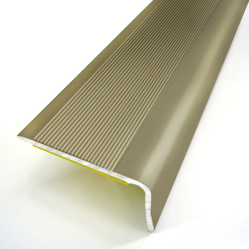 Nez de marche adhésif titium strié ép. 36 mm long. 110 cm GERFLOR Top Vente