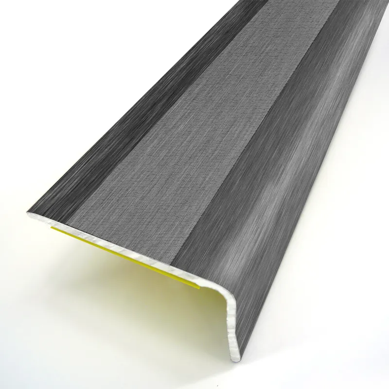 Nez de marche adhésif décor métal oxydé ép. 36 mm long. 95 cm GERFLOR Populaire