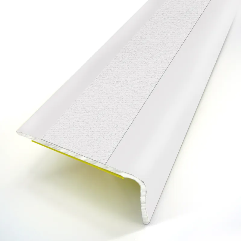 Nouvel Arrivage Nez de marche adhésif décor blanc ép. 36 mm long. 95 cm GERFLOR
