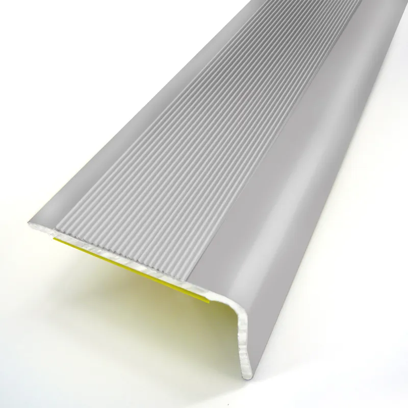Nez de marche adhésif aluminium strié épaisseur 24 mm longueur 110 cm GERFLOR Expédié Aujourd'hui