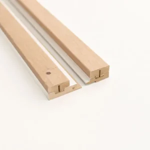 Profil de finition MDF 3D Latt pepper oak sur fond blanc - Lot de 2 - 20 x 36/41 x 2500 mm - AJ TIMBER Must-Have