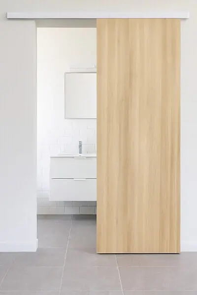 Porte Coulissante Décor Chêne Naturel Honey Oak H204 x L93 cm, Rail alu Bandeau Blanc GD MENUISERIES Bon Plan